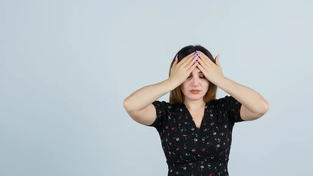 Terlalu sering scrolling dan berpindah dari satu distraksi ke distraksi lain bisa membuat kita sulit berkonsentrasi. Kenali dopamine detox sebagai cara untuk memberi jeda dari stimulasi berlebihan. (Foto/Dok: Magnific)