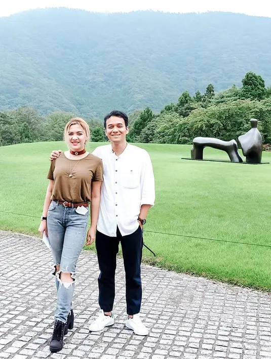 Meskipun tidak ada target untuk mengembalikan berat badannya seperti sebelum hamil dan melahirkan, namun Vicky memang merasa tidak enak sendiri. Ia ingin sehat dan memiliki penampilan yang terjaga. (Instagram/vickyshu)