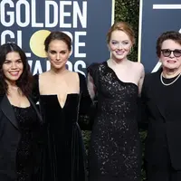 Pamer kecantikan lewat busana hitam di acara bergengsi ini. (Sumber foto: www.nytimes.com)