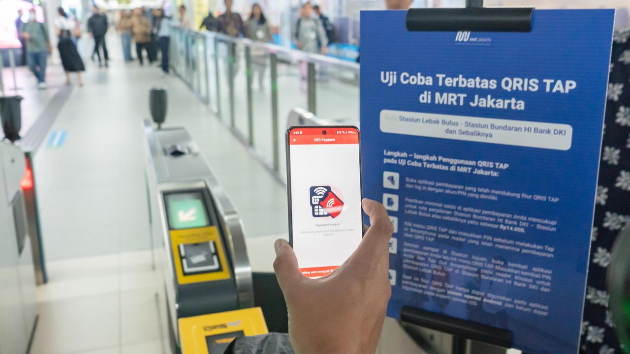 Naik MRT dan TransJakarta Kini BIsa Bayar Pakai QRIS Tap JakOne Mobile, Tinggal Tempel HP