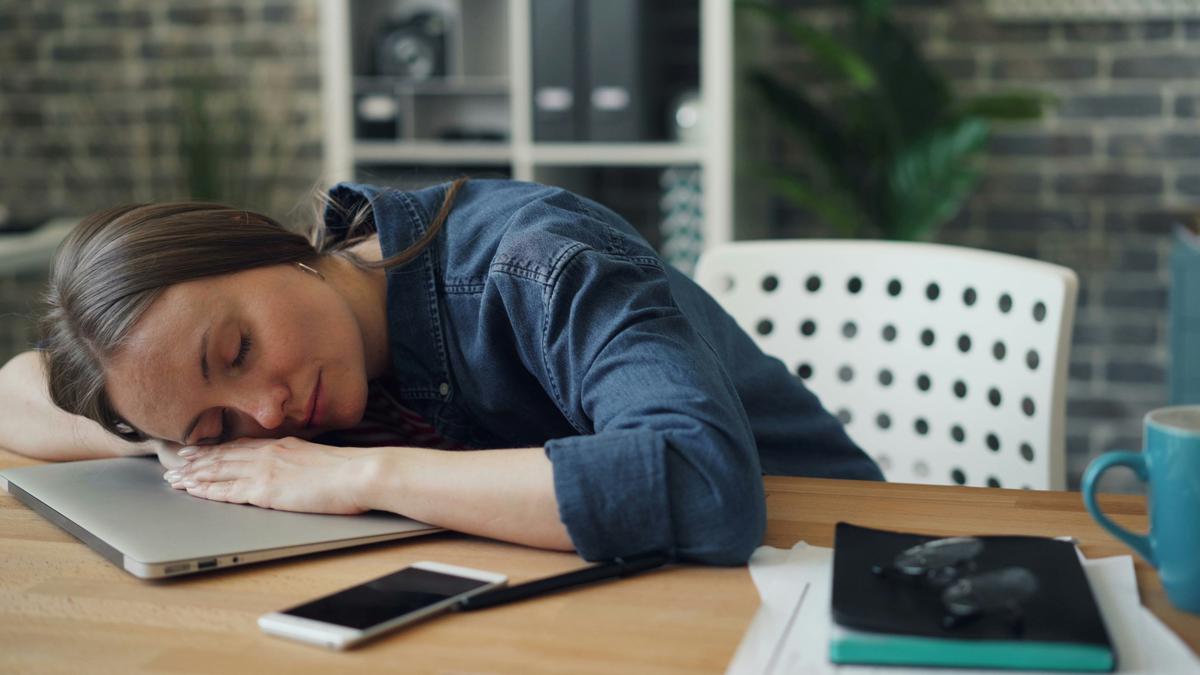 Stop Jadikan Dirimu Musuh Bagi Diri Sendiri, Atasi Tanda-Tanda Awal Imposter Syndrome