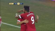Hanya berselisih 5 menit saja, Juan Mata dan Memphis Depay membawa Manchester United unggul 2-0 atas San Jose di ICC 2015
