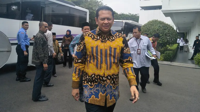 Ketua DPR Bambang Soesatyo bersama pimpinan dan anggota dewan menyambangi Istana Kepresidenan, Senin (23/9/2019).