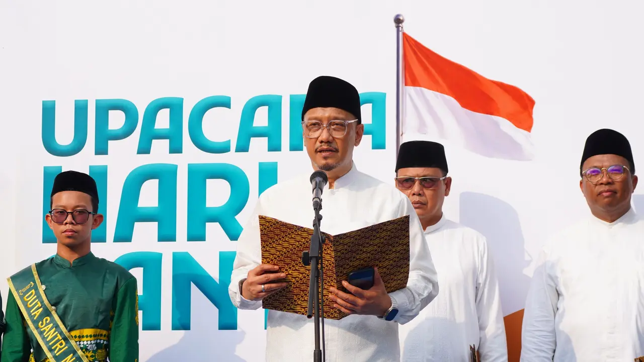 Wakil Ketua PBNU Irfan Asy’ari Sudirman Wahid atau Gus Ipang Wahid, yang juga merupakan cicit KH Hasyim Asy'ari membacakan naskah Resolusi Jihad, yang menjadi cikal bakal ditetapkannya Hari Santri Nasional.