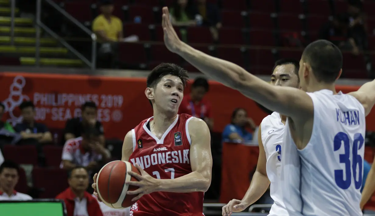 Pebasket Indonesia, Mei Joni, saat melawan Thailand pada SEA Games 2019 di Mall Of Asia Arena, Manila, Filipina, Rabu (4/12). Indonesia kalah 76-98 dari Thailand. (Bola.com/M Iqbal Ichsan)