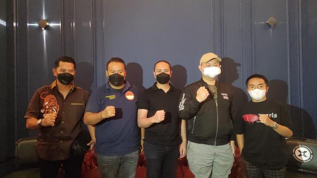 Lelang cincin berlian yang digelar Ressa Herlambang dan IPMI dimenangkan oleh Hendrik Pro Bike (ist)