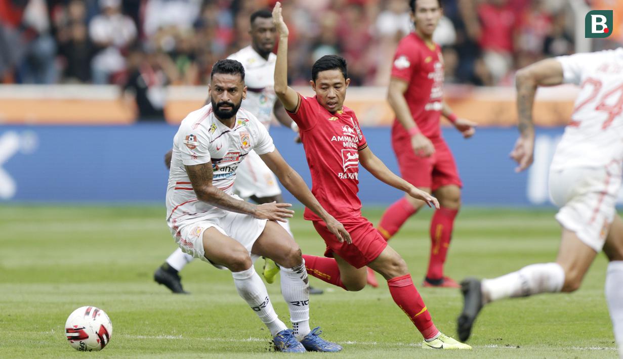 2. Evan Dimas - Evan Dimas bakal melayani Simic dengan umpan-umpan pendek maupun panjang dari lini tengah. Sebagai gelandang box to box, pemain berusia 24 tahun ini juga sesekali mencatatkan namanya di papan skor. (Bola.com/M Iqbal Ichsan)