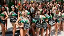 Kontestan Miss Earth 2019 berpose dalam balutan baju renang dengan pesan mereka untuk menyelamatkan Mother Earth saat sesi media di Manila, Filipina, Rabu (2/10/2019). Sebanyak 85 kandidat perempuan cantik dari berbagai negara bersaing untuk mendapatkan gelar Miss Earth 2019. (AP/Bullit Marquez)