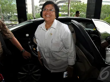 Menteri Kehutanan dan Lingkungan Hidup saat tiba di Gedung KPK, Jakarta, Selasa (23/12/2014). (Liputan6.com/Miftahul Hayat)
