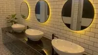 Viral toilet murid di sekolah disebut kamar kecil tercantik. (dok. tangkapan layar TikTok @fendy.daud4/https://www.tiktok.com/@fendy.daud4/video/7297982022176263426)