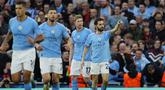 Gelandang Manchester City, Bernardo Silva (kanan) berselebrasi setelah mencetak gol ke gawang Real Madrid pada pertandingan leg kedua semifinal Liga Champions di stadion Etihad di Manchester, Inggris, Kamis, 18 Mei 2023). (AP Photo/Jon Super)