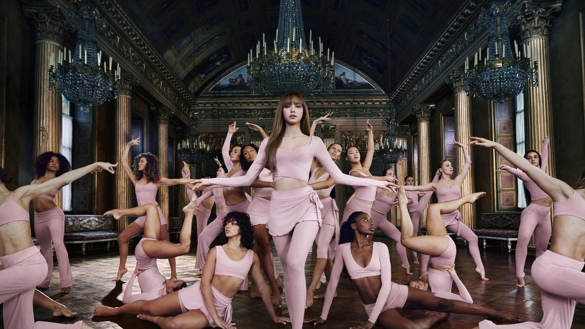 Lisa BLACKPINK Jadi Wajah NikeSKIMS Spring ’26, Hadirkan Elegansi Balerina dalam Balutan Fashion Performa