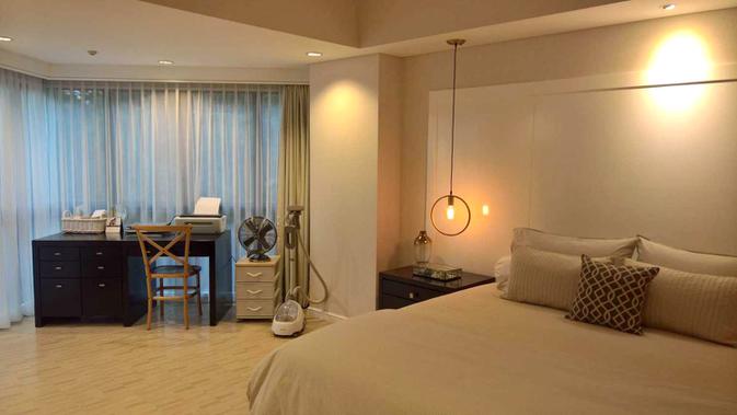 Kamar tidur apartemen yang elegan karya SASO Architecture Studio. (dok. Arsitag.com/Dinny Mutiah)