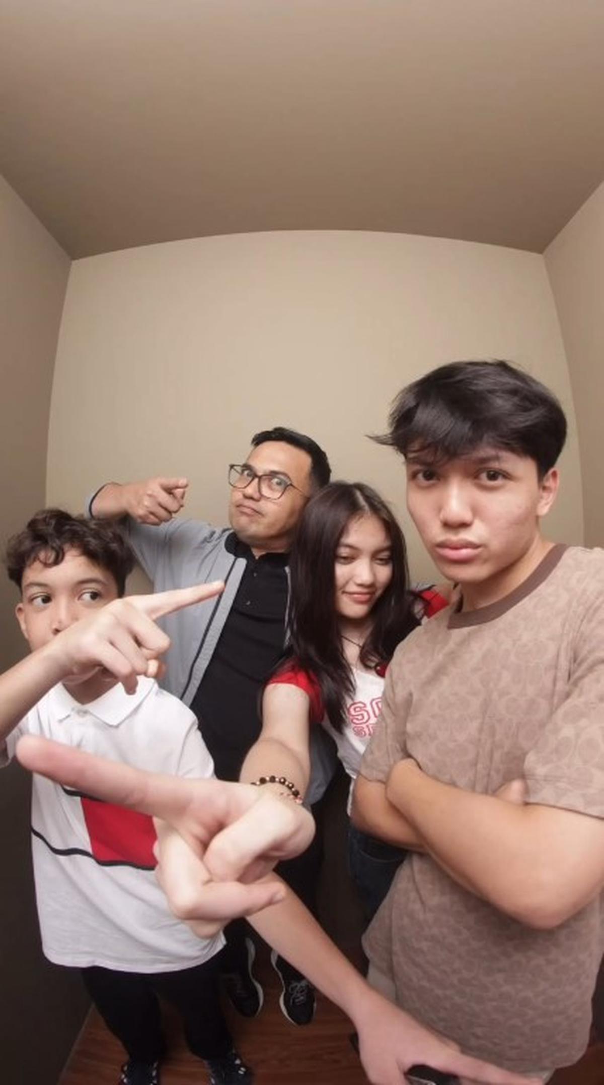 7 Potret Anak Sahrul Gunawan Kini, Sudah Pada Besar - Ganteng dan Cantik