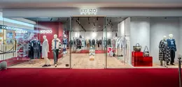 KENZO menghadirkan butik di Plaza Indonesia dengan pilihan pakaian, tas, aksesori, hingga alas kaki yang memadukan gaya Paris dengan kreativitas Jepang. (Foto/Dok: KENZO)