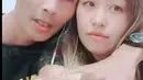 Pinkan Mambo mengaku awal bertemunya dengan Arya Khan dari TikTok. Pinkan dan Arya Khan hanya sebatas ngobrol biasa ketika tengah siaran langsung. Bahkan, saat itu, Pinkan blak-blakan menyebut dirinya tak suka karena Arya jelek. [TikTok]