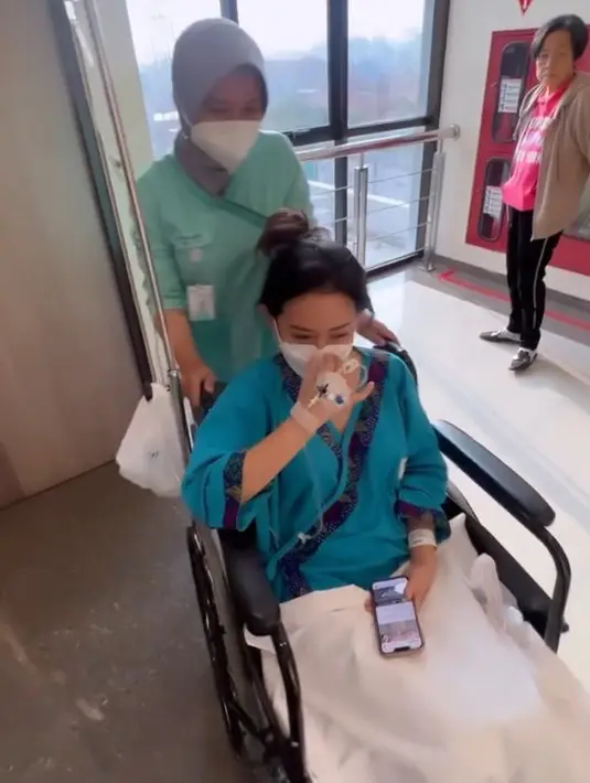 Meski tak menyerah, Citra dan Ifan menyerahkan semua kepada Yang Maha Kuasa. (Instagram @citra_monica)