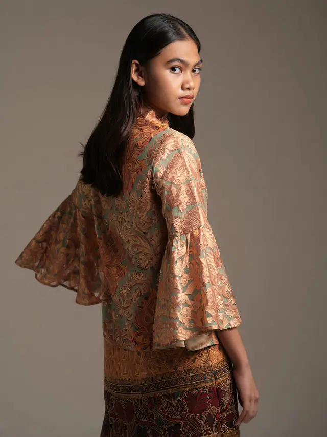 Batik Kombinasi Brokat Lengan Lonceng Mewah
