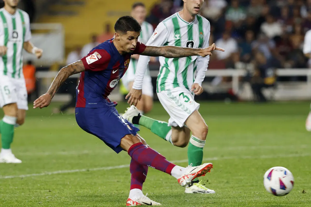Foto: Pesta Gol ke Gawang Real Betis, Barcelona Bertengger di Puncak Klasemen Liga Spanyol