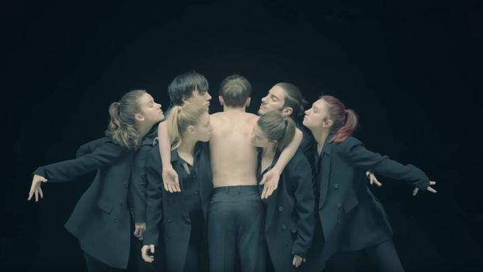 Lirik Lagu BTS, Black Swan - News & Entertainment Fimela.com
