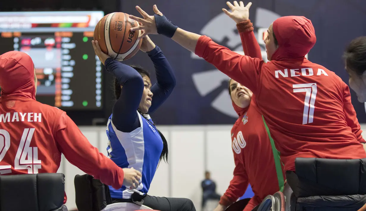 Duel basket putri antara Iran vs Kamboja pada Asian Para Games 2018 di Hall Basket, Senayan, Minggu (7/10/2018).  (Bola.com/Peksi Cahyo)