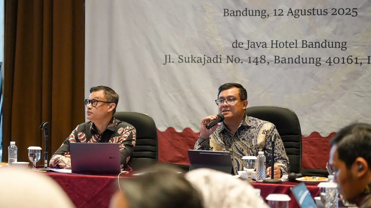 Asisten Deputi Perlindungan Data dan Transaksi Elektronik Kemenko Polkam, Syaiful Garyadi (kiri) dan Direktur Strategi dan Kebijakan Pengawasan Ruang Digital Kementerian Komunikasi dan Digital (Kemenkomdigi) Muchtarul Huda (Istimewa)