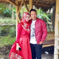 “Sekali lagi semuanya mohon maaf dan insyaAllah saya juga banyak kekurangan sebagai manusia InsyaAllah kami baik2 saja demi keluarga besar dan anak2 kami🙏🏻🙏🏻 thank doa dan dukungan kalian ya,” tutup Angel Lelga. (Instagram/vickyprasetyo777)