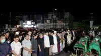 Isak Tangis Iringi Pemakaman 7 Korban Kecelakaan Maut Bus di Bromo