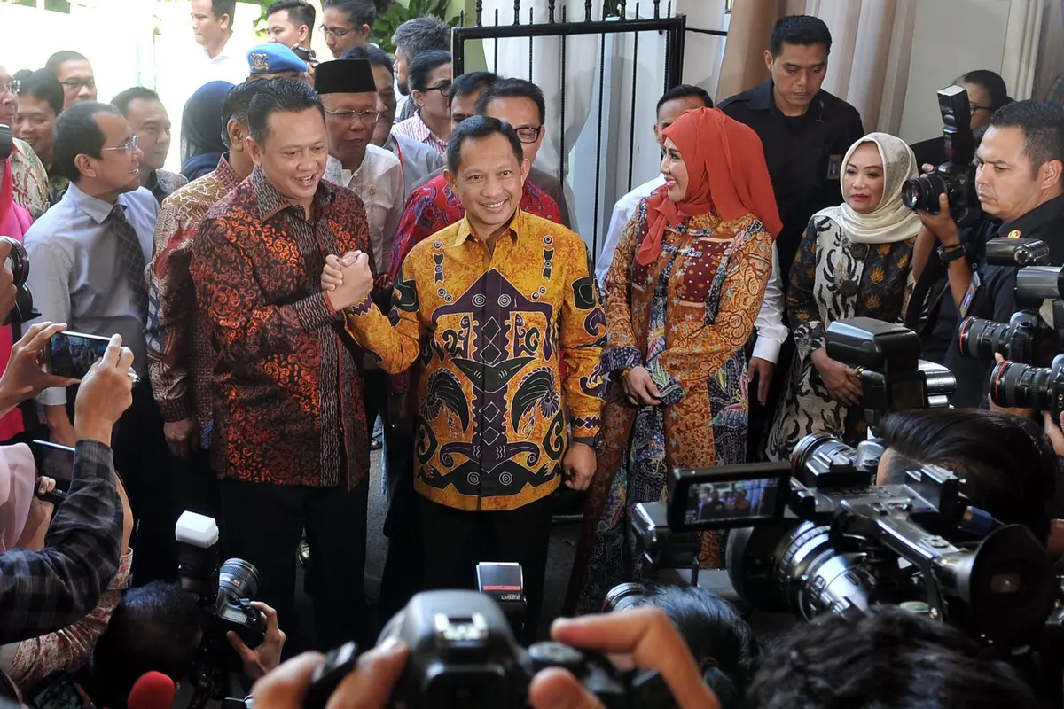 20160622-Komisi III Kunjungi Rumah Calon Kapolri Tito Karnavian-Jakarta