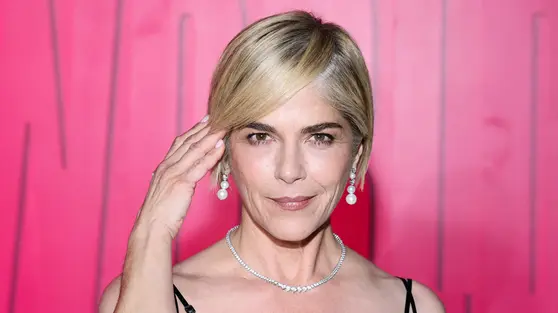 Selma Blair Ditangkap Usai Lakukan Penyerangan Terhadap Pramugari di Dalam Pesawat