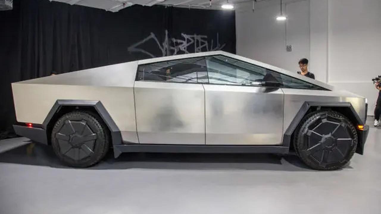 Stok Tesla Cybertruck Menumpuk, Penjualan Turun Drastis Padahal Diskon Besar