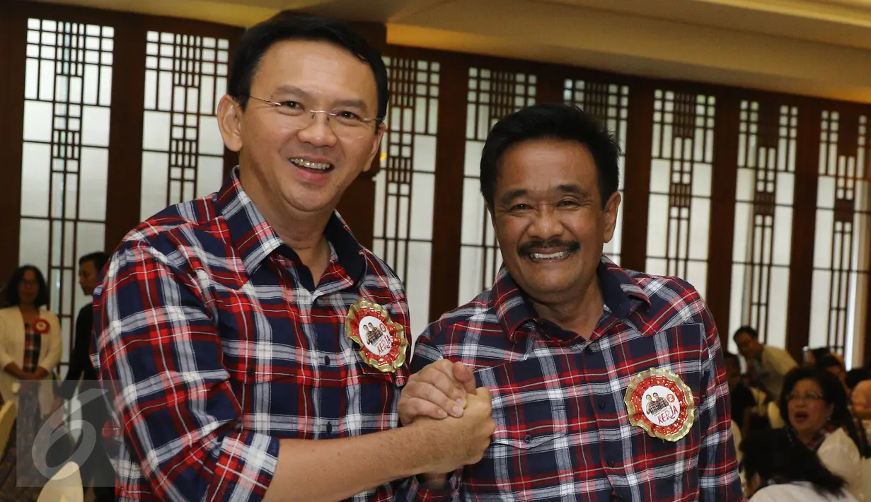 Cagub DKI Jakarta Basuki Tjahaja Purnama (Ahok) bersama  Cawagub Djarot Saiful Hidayat berada di acara penggalangan dana kampanye di Jakarta, Minggu (27/11). (Liputan6.com/Herman Zakharia)