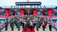 Kapolri Jenderal Listyo Sigit Prabowo, Panglima TNI Laksamana Yudo Margono hingga Kepala Staf TNI AD, AL dan AU meresmikan gedung baru Polda Papua, Minggu (8/1/2023). (Ist)