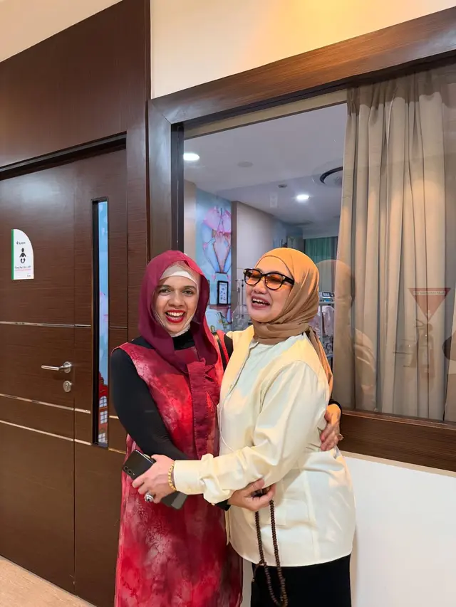 Gaya Geni Faruk, Reza Artamevia, dan Angelina Sondakh Jenguk Aaliyah Massaid, Pakai Hijau Mleyot dan Hijab Lilit Khas Gen Z