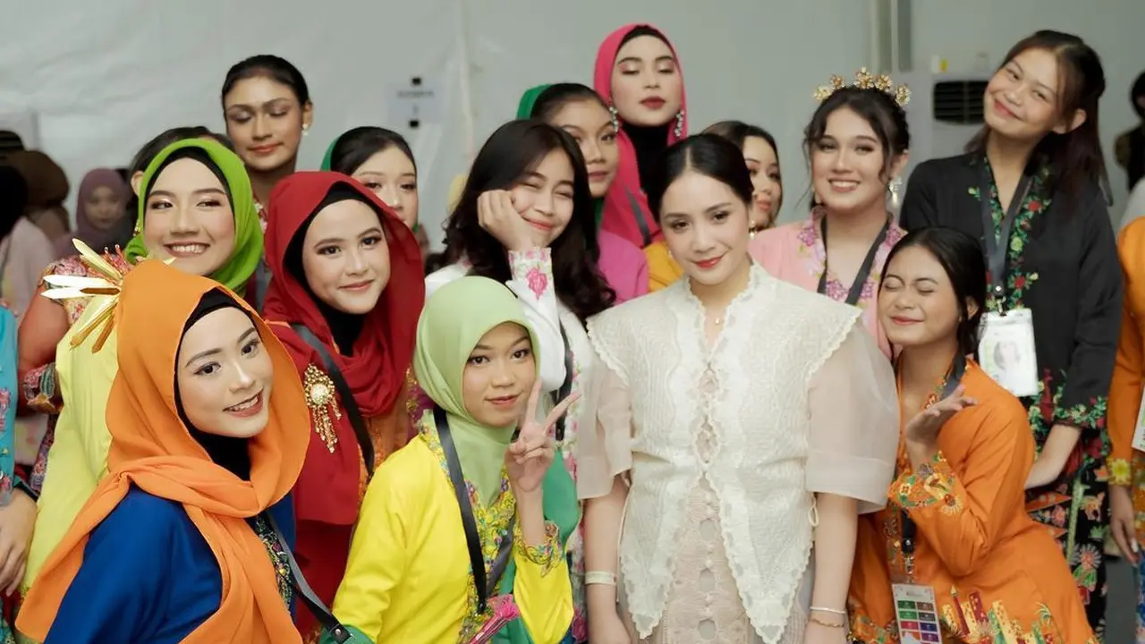 Potret Nagita Slavina hadir di acara Istana Berkebaya (Foto: instagram raffinagita1717)