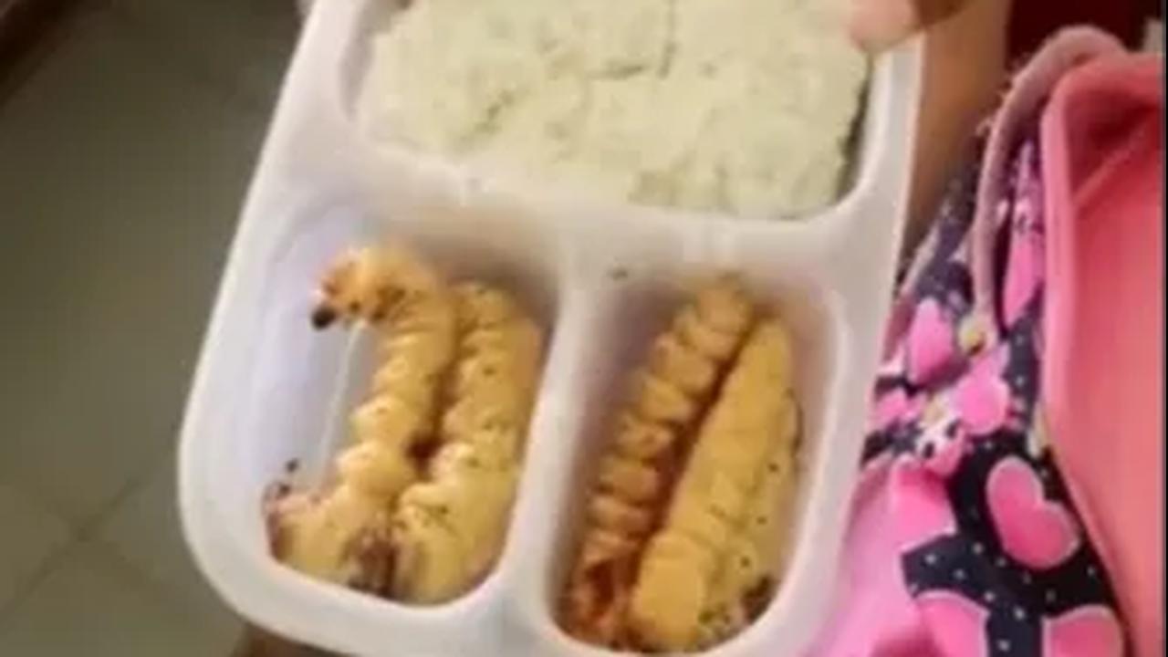 Perlihatkan Bekal Ulat yang Dibawa