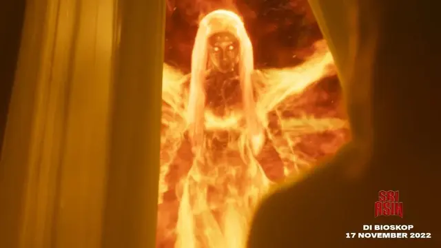 Dian Sastrowardoyo sebagai Dewi Api di film Sri Asih