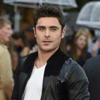 Zac Efron mengucapkan peringatan hari jadinya dengan sang kekasih, Sami Miro, melalui akun twitternya @ZacEfron. (Bintang/EPA)
