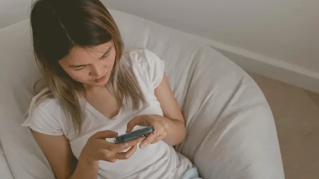 wanita oktober scroll tanpa henti