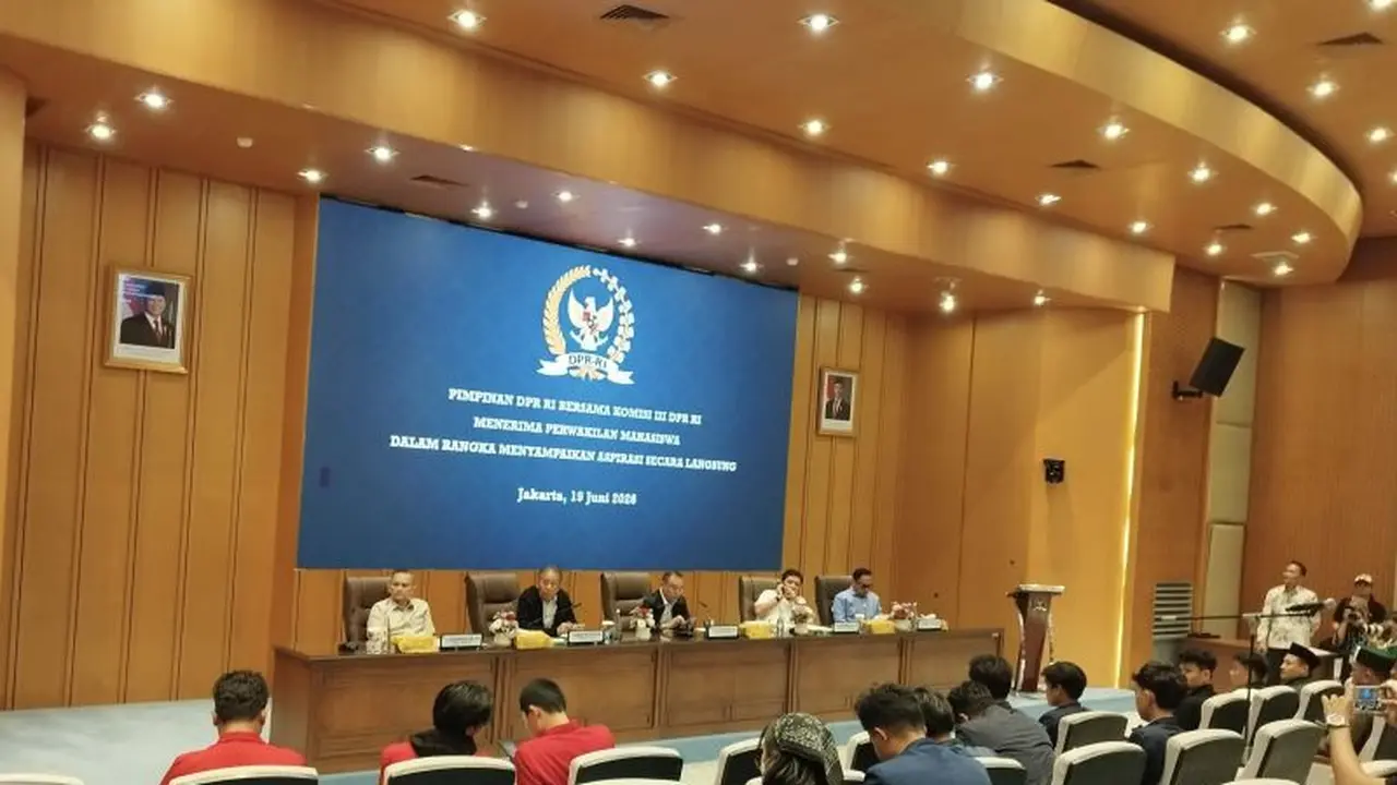 Pimpinan DPR audiensi dengan perwakilan mahasiswa yang berdemo