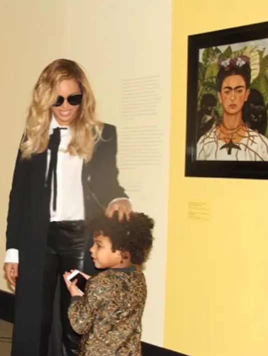 Sebelum Beyonce mengunggah foto sang anak, para penggemarnya sangat penasaran dengan wajah anak kembar tersebut. Mereka sangat ingin melihatnya, mengingat selama kehamilan Beyonce selalu mengabadikan perut buncitnya. (Instagram/beyonce)