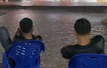 Niat Ikut Tren Sedih Sambil Melamun, Dua Pria Ini Nyaris Tersambar Petir