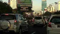 Lalu lintas Jakarta Senin pagi ini terpantau padat di beberapa ruas jalan raya dan tol yang mengarah ke Ibukota.