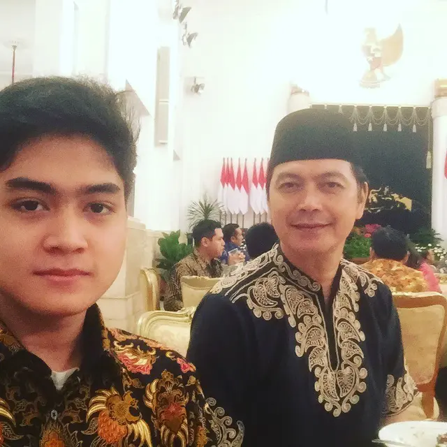 6 Potret Kebersamaan Adipura Prabahaswara dan Putranya, Bak Kakak Adik