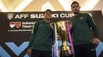 Pemain Timnas Indonesia, Andritany Ardhiyasa dan Febri Hariyadi, saat tur trofi Piala AFF di Mall Kota Kasablanka, Jakarta, Minggu (4/11). Timnas Indonesia akan memulai Piala AFF melawan Singapura pada 9 September. (Bola.com/Vitalis Yogi Trisna)
