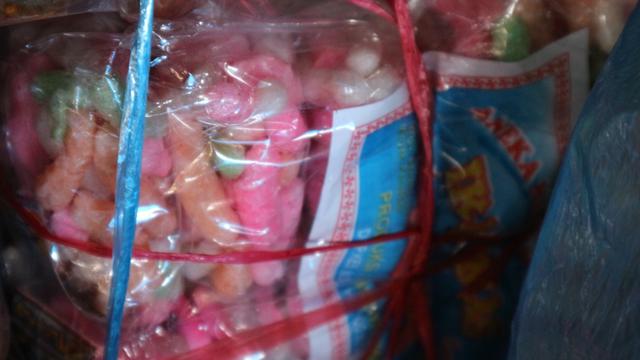 Makanan berpewarna tekstil beredar luas di Purbalingga. (Foto: Liputan6.com/Dinkominfo PBG/Muhamad Ridlo)