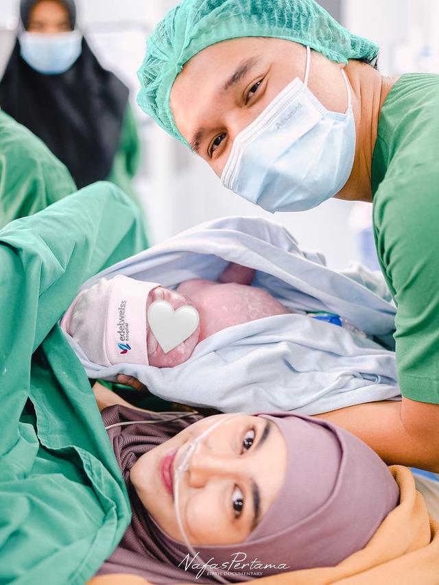 Anisa Rahma Melahirkan Anak Ketiga Perempuan Lagi, Ini 6 Potret Persalinannya