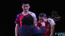 <p>Pebulu tangkis ganda campuran China, Huang Ya Qiong menerima kalungan medali dari Deputi Presiden BWF, Khunying Patama Leeswadtrakul saat upacara penyerahan trofi dan medali usai laga final turnamen bulu tangkis Indonesia Open 2024 di Istora Senayan, Jakarta, Minggu (9/6/2024). Zheng Si Wei/Huang Ya Qiong menjadi runner-up usai kalah dua game langsung 11-21, 14-21 dari sesama wakil China, Jiang Zhen Bang/Wei Ya Xin. (Bola.com/Syahkist Afi Daib)</p>