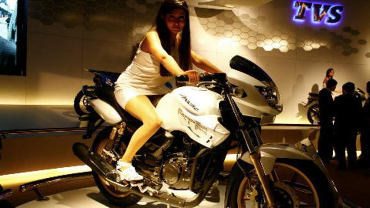 Ilustrasi TVS Apache RTR 180