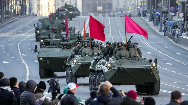Menyaksikan Latihan Parade Militer Hari Kemenangan Perang Dunia II di Moskow